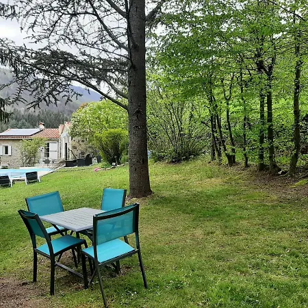 Maison En Pierre Dans Un Ecrin De Verdure *