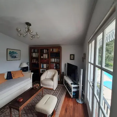 Maison En Pierre Dans Un Ecrin De Verdure *